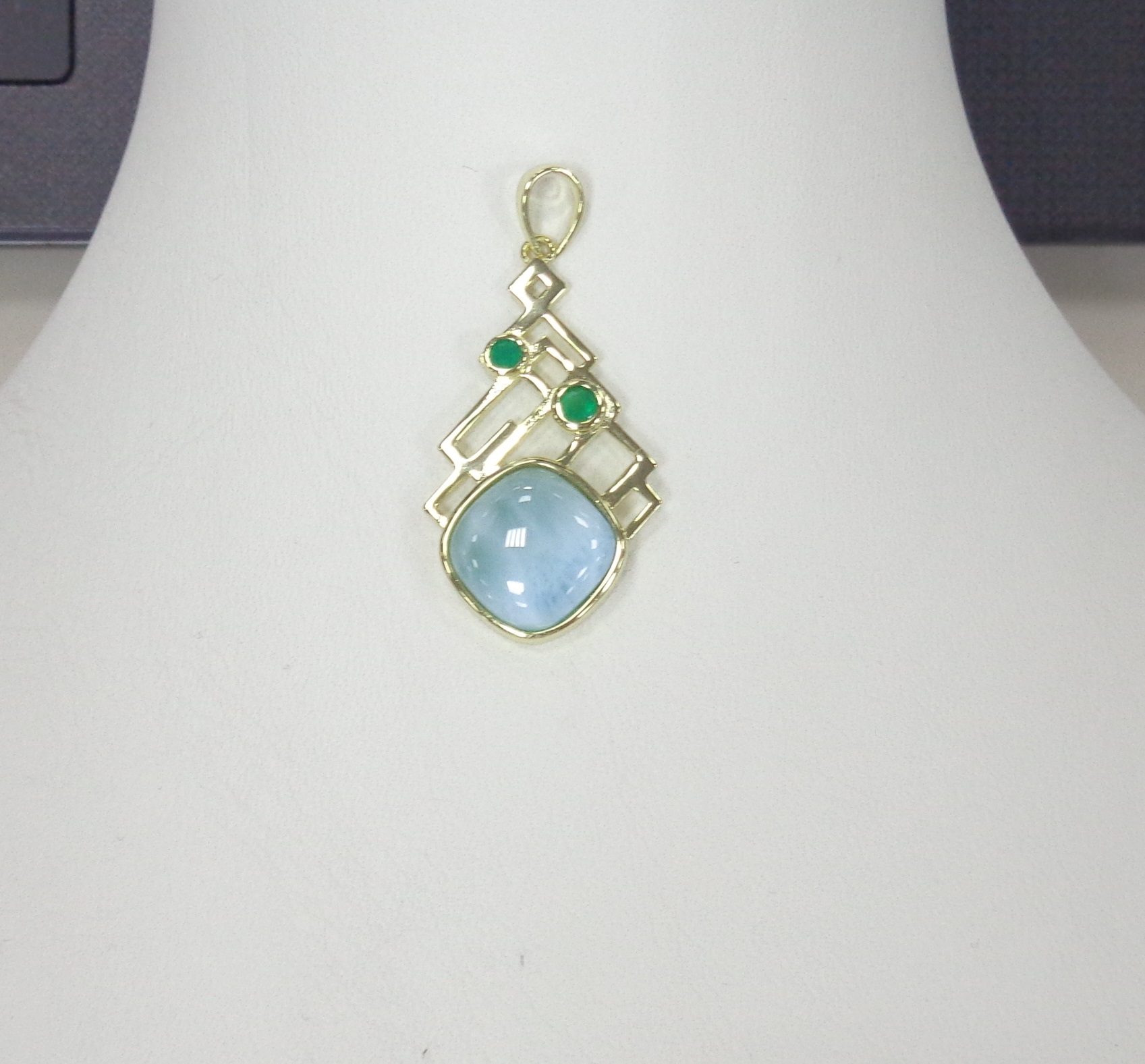 Серебряная подвеска с ларимаром и агатами